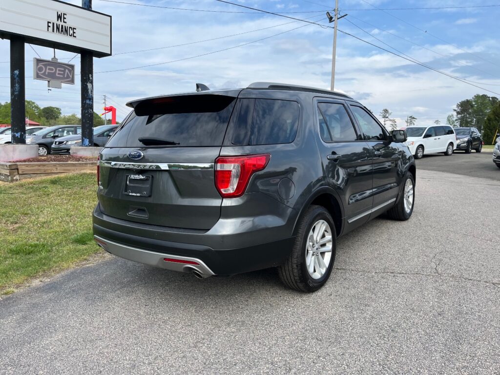 2017 Ford Explorer XLT FWD