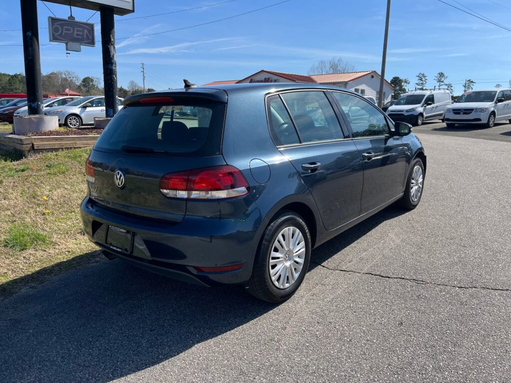 2012 Volkswagen Golf 2.5L 4-Door
