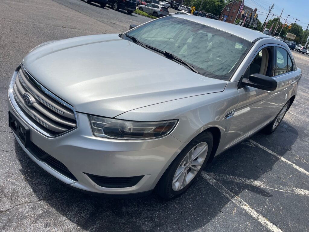 2017 Ford Taurus SE FWD