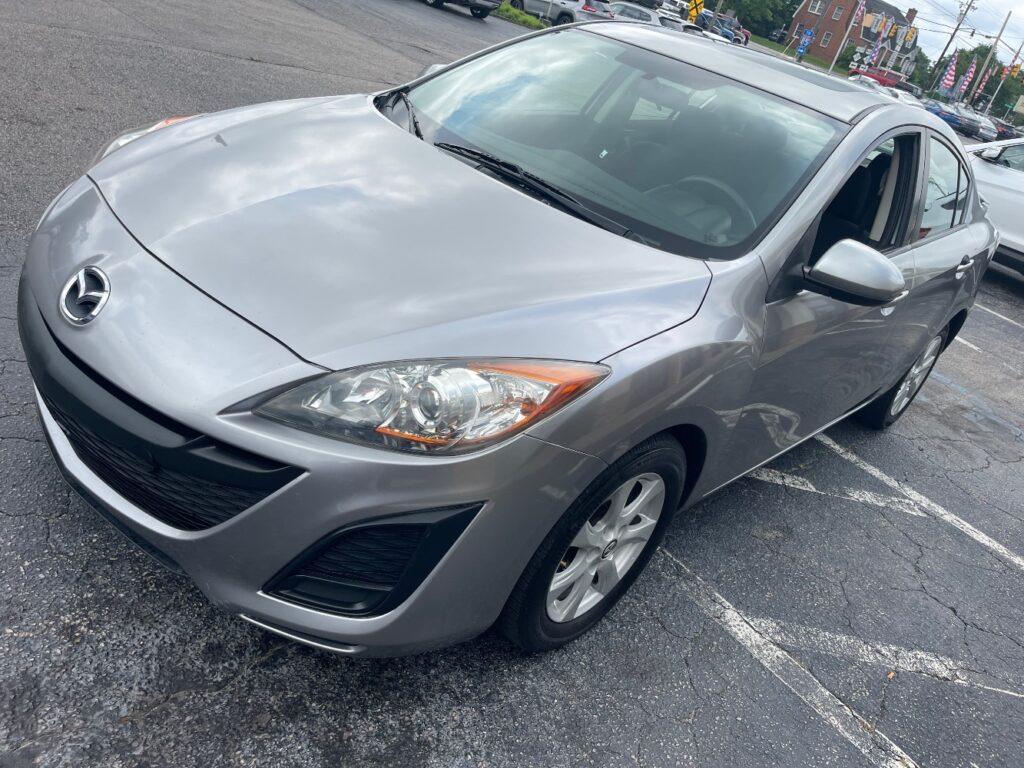 2011 Mazda MAZDA3 i Touring 4-Door