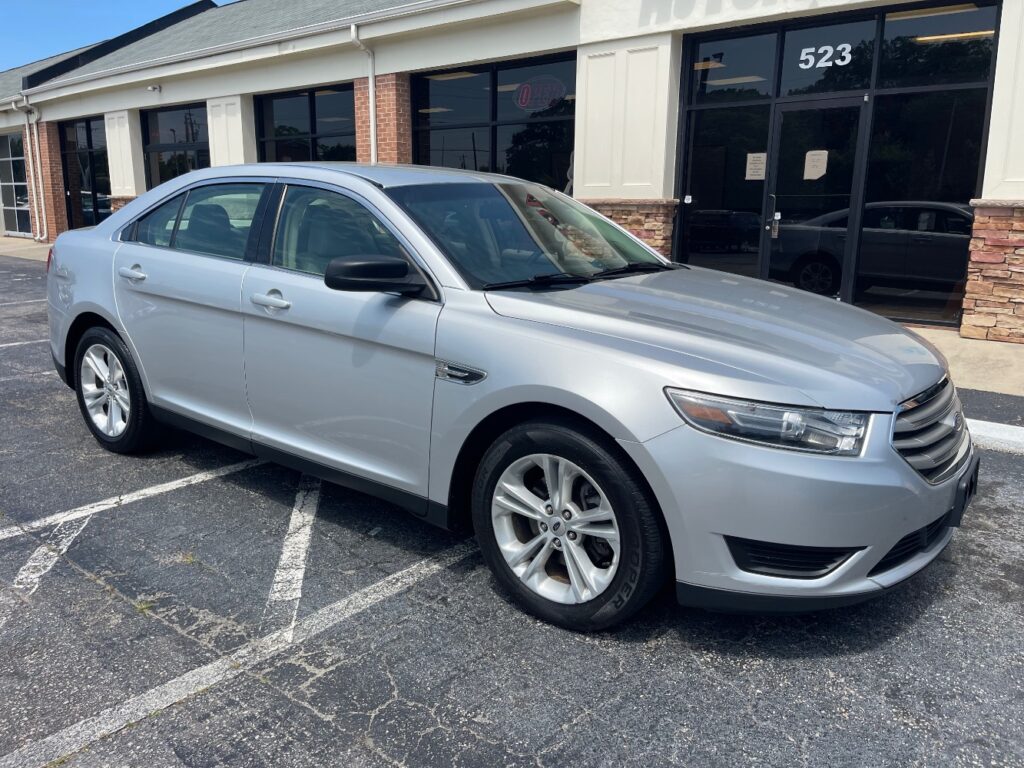2017 Ford Taurus SE FWD