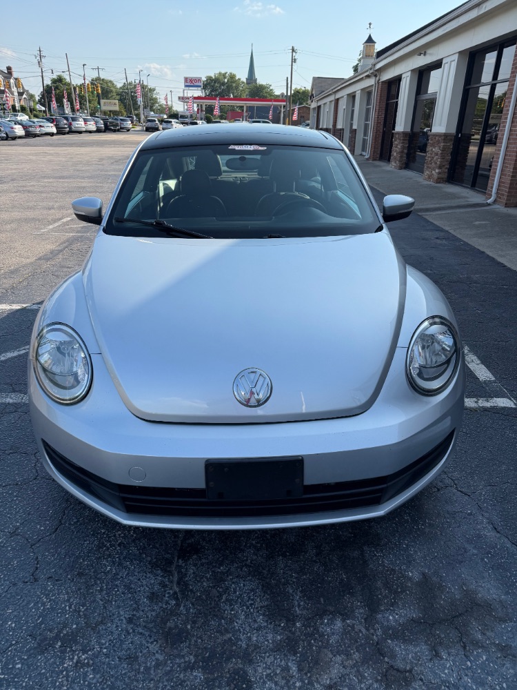 2012 Volkswagen Beetle 2.5L w/Sunroof Sound & Nav