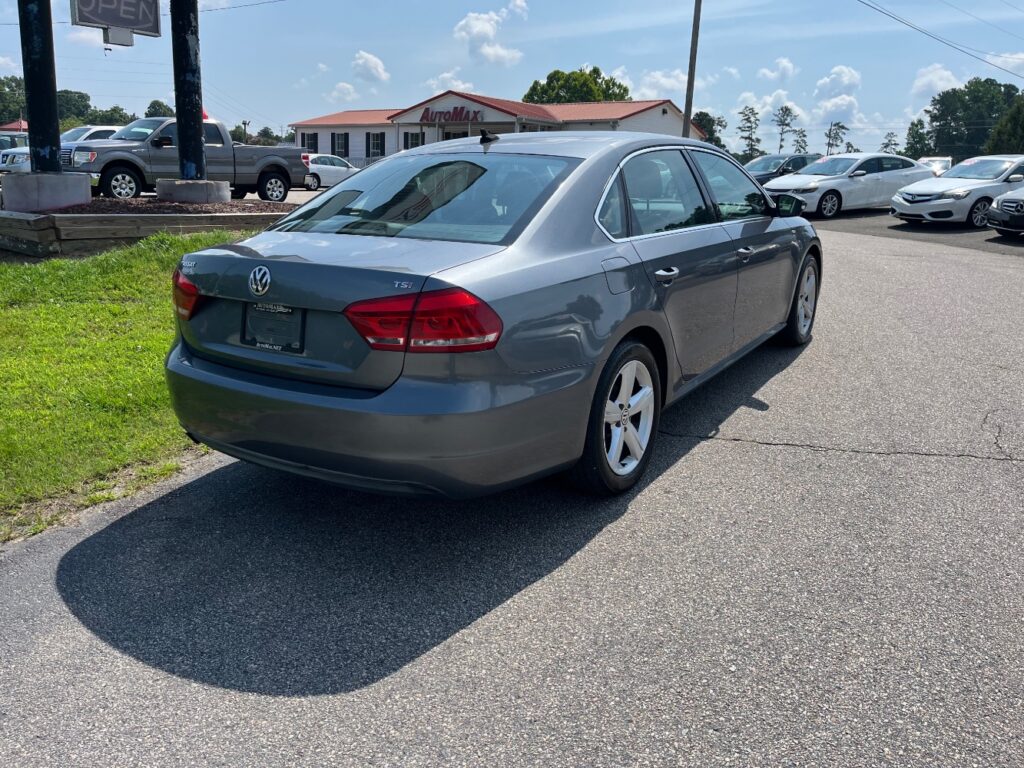 2014 Volkswagen Passat 1.8T Wolfsburg Edition