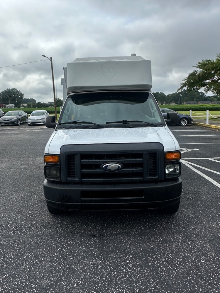 2014 Ford E-350 Super Duty Commercial