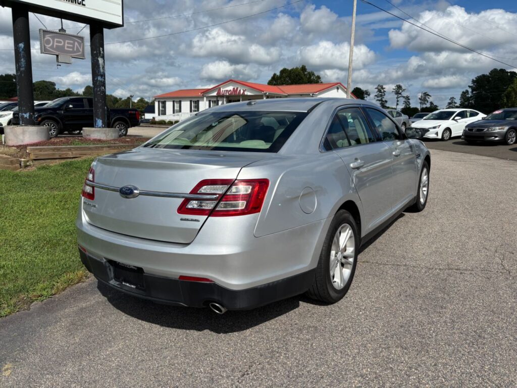2017 Ford Taurus SE