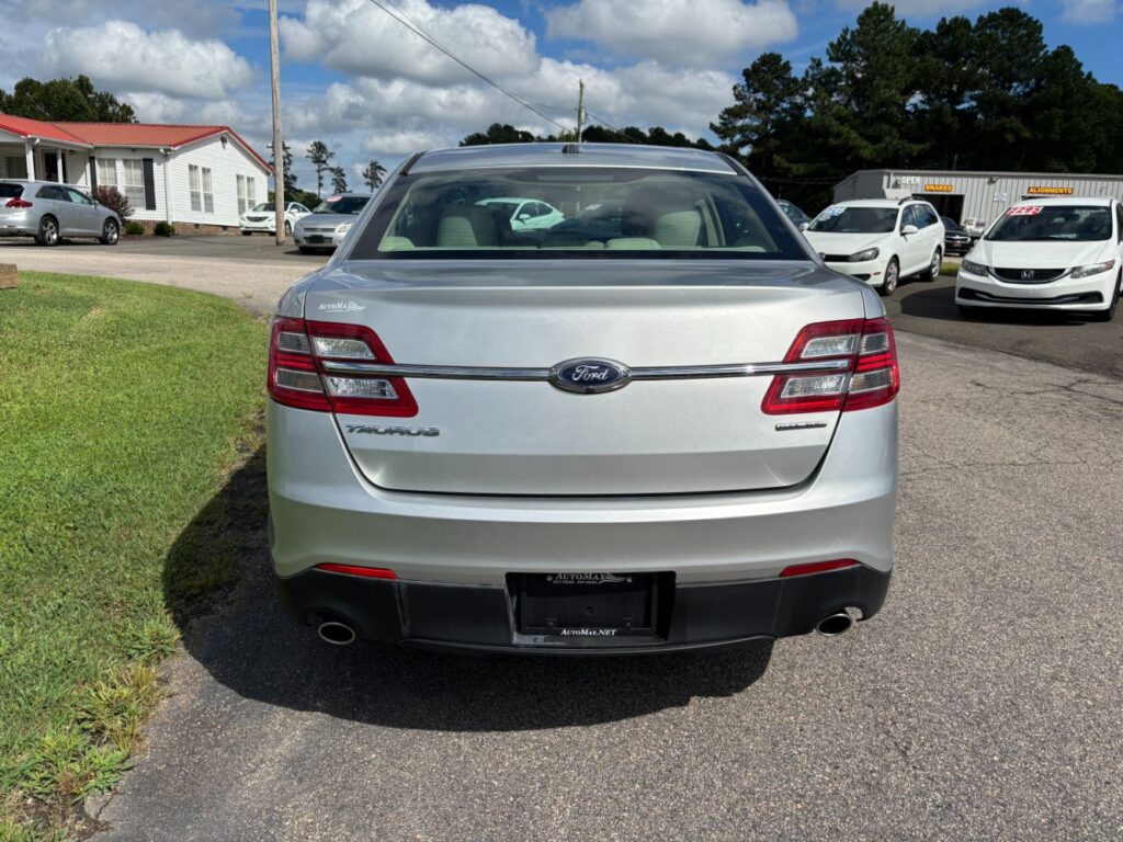 2017 Ford Taurus SE