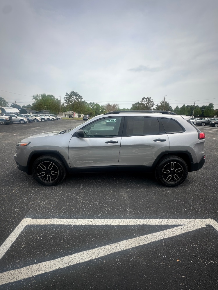 2016 Jeep Cherokee Sport