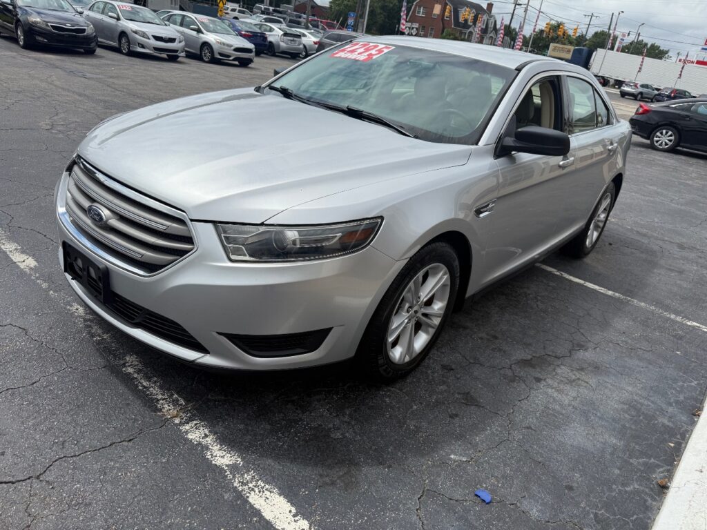 2017 Ford Taurus SE