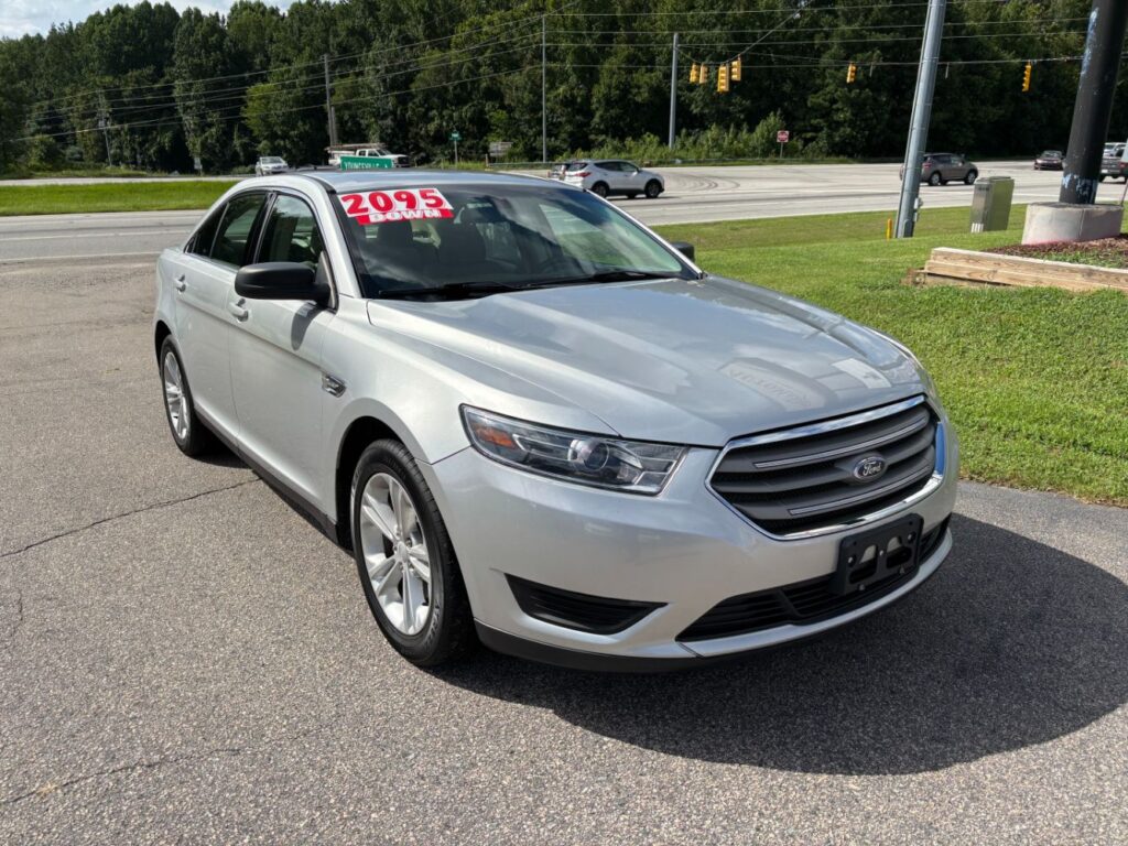 2017 Ford Taurus SE