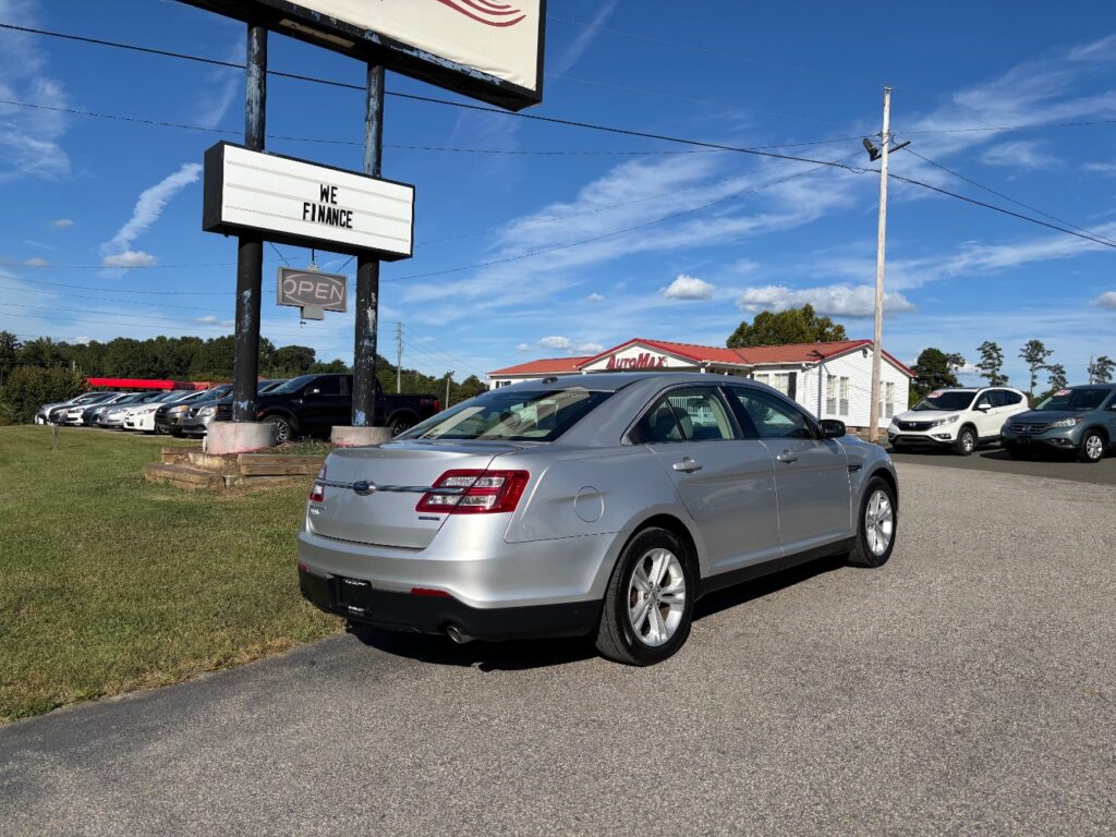 2017 Ford Taurus SE