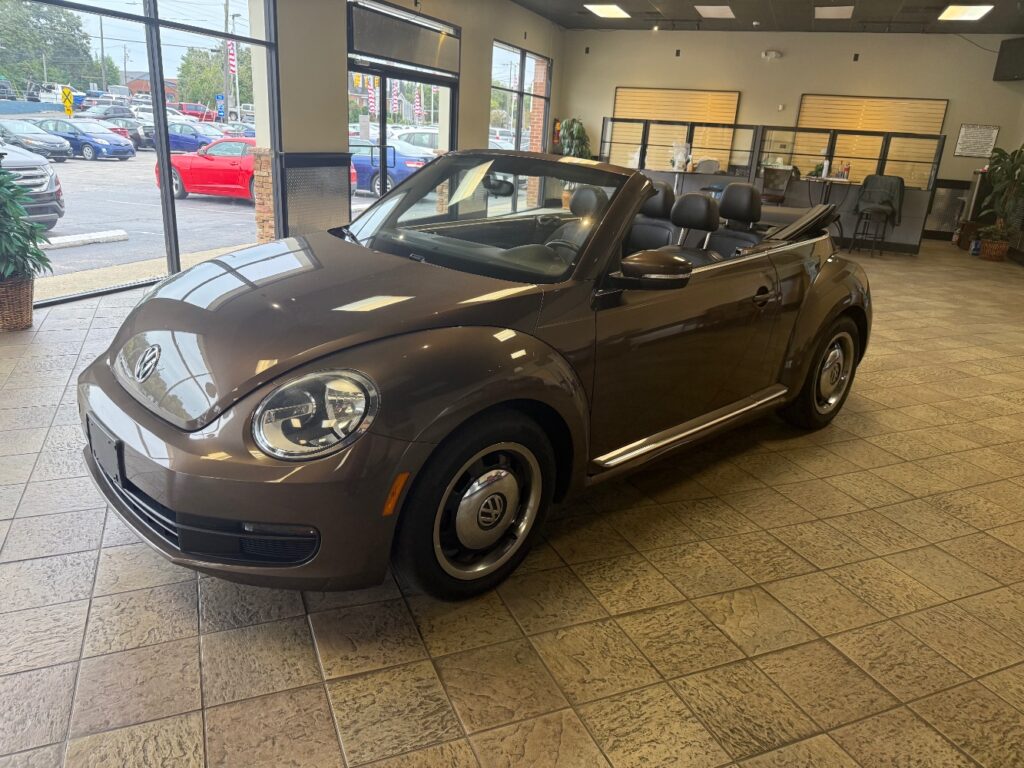 2013 Volkswagen Beetle 2.5L Convertible