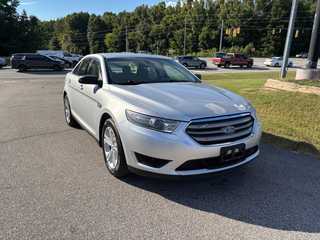 2017 Ford Taurus SE