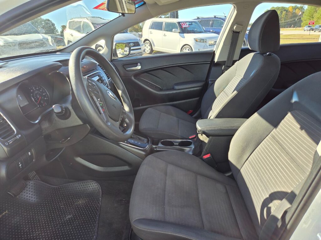 2017 Kia Forte LX 6A