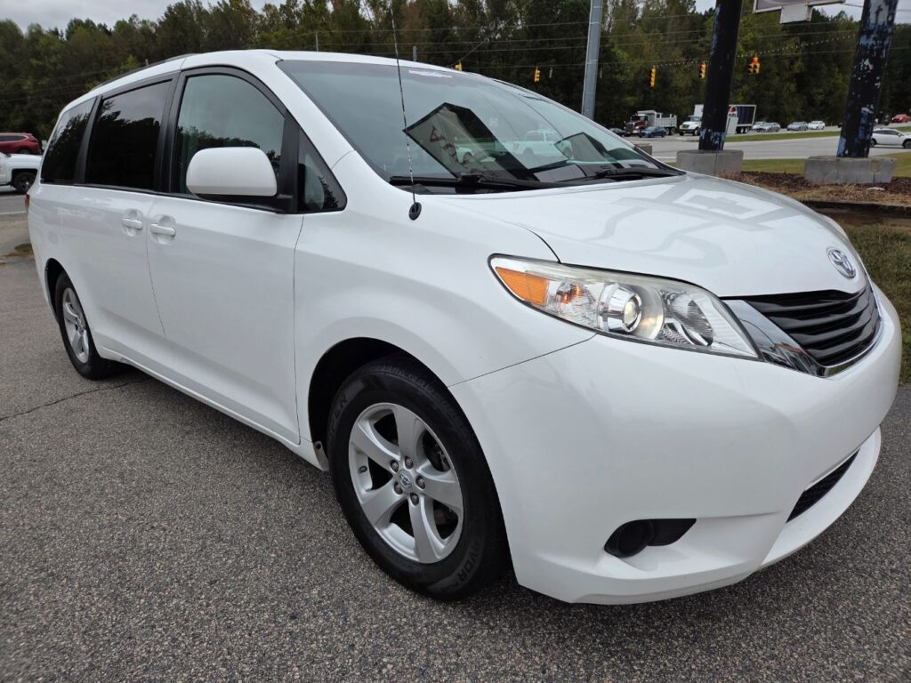 2011 Toyota Sienna LE V6
