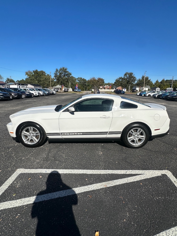 2012 Ford Mustang V6 photo 3