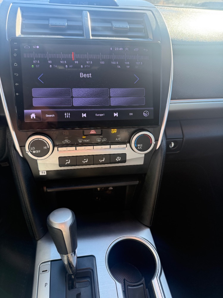 2014 Toyota Camry SE photo 3