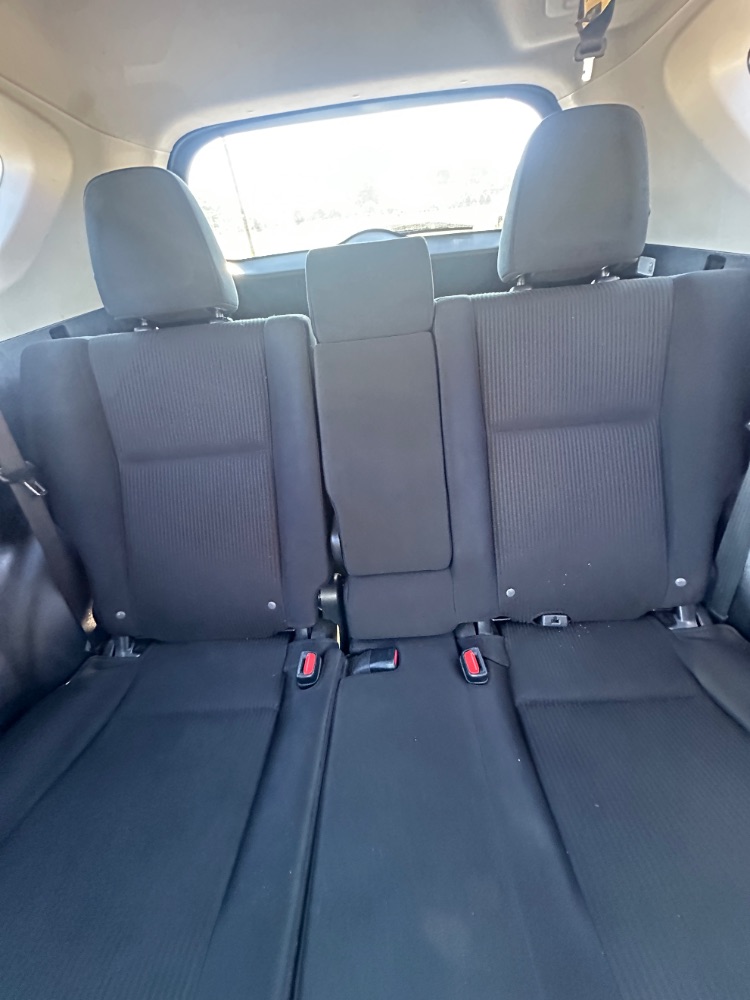 2018 Toyota RAV4 LE - Photo 18