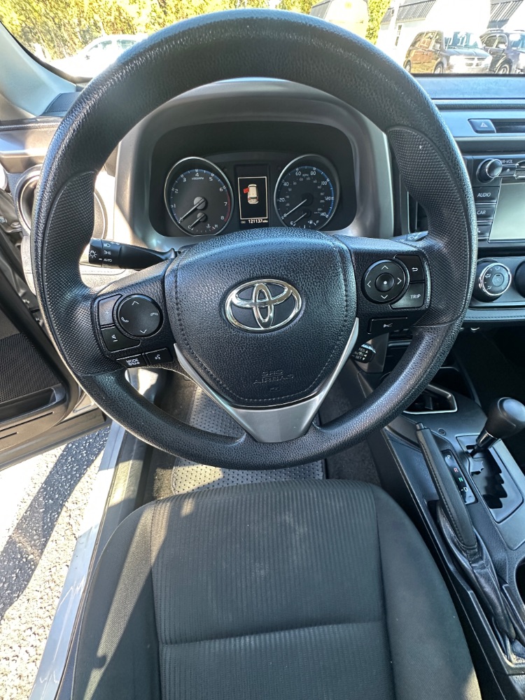 2018 Toyota RAV4 LE - Photo 13