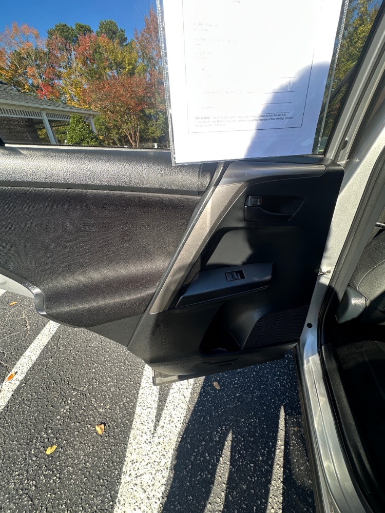 2018 Toyota RAV4 LE - Photo 16