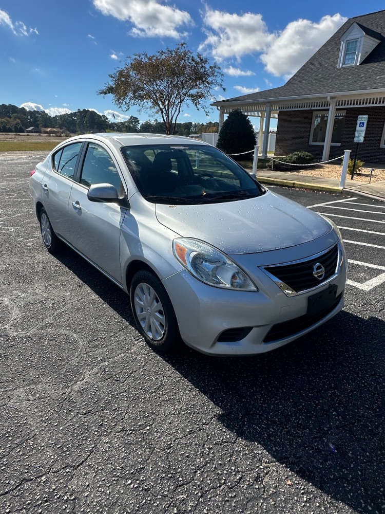 2012 Nissan Versa 1.6 S Sedan