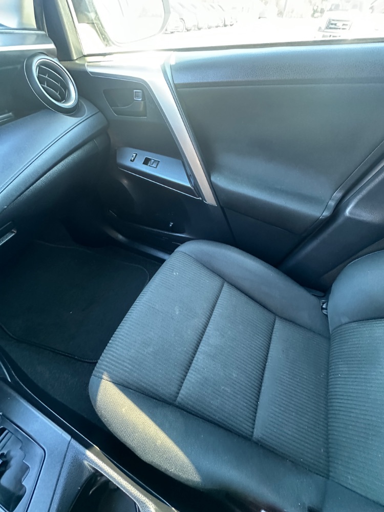 2018 Toyota RAV4 LE - Photo 15