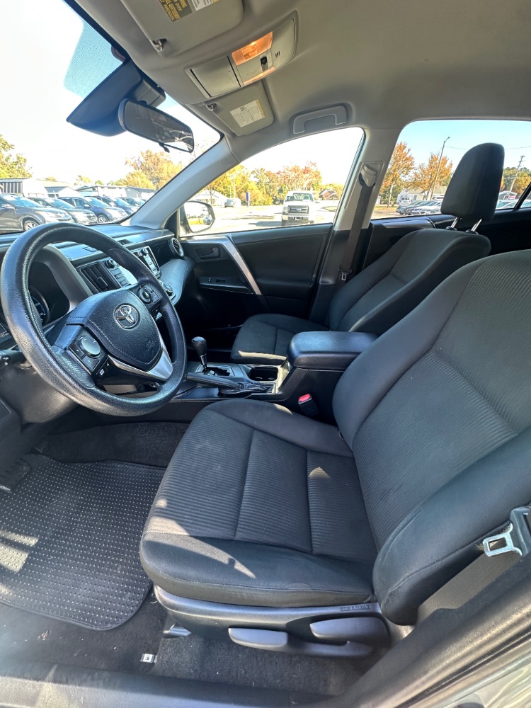 2018 Toyota RAV4 LE - Photo 12