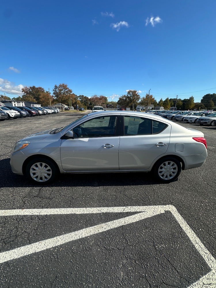 2012 Nissan Versa 1.6 S Sedan