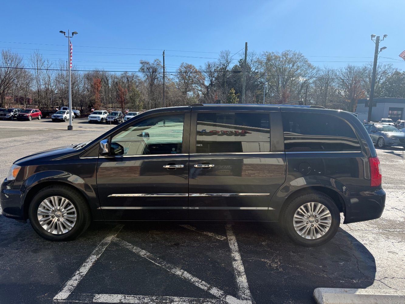 2014 Chrysler Town & Country Limited's photo