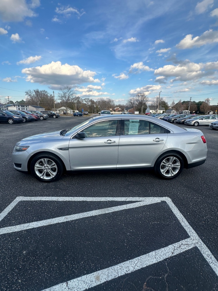 2016 Ford Taurus SE