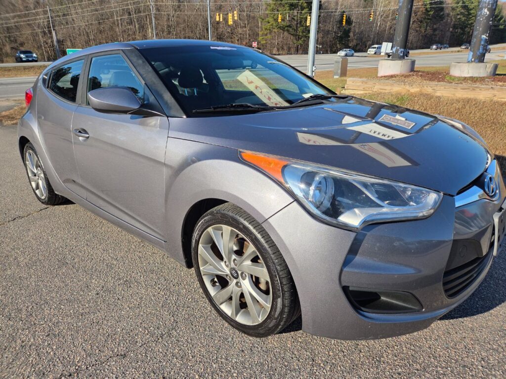 2016 Hyundai Veloster Base 6AT