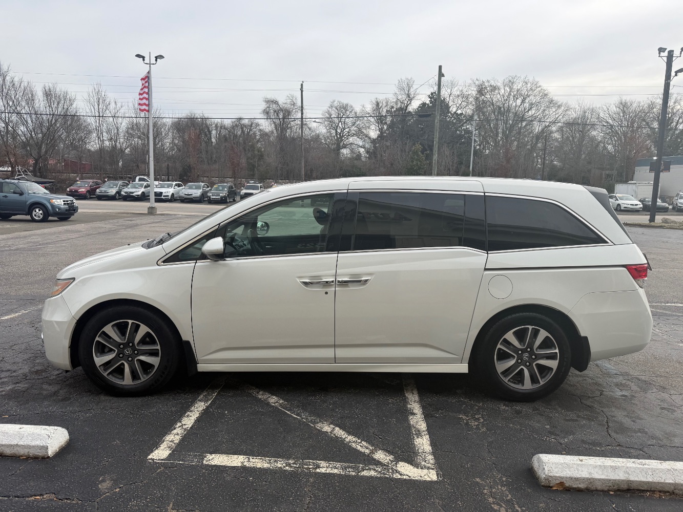 2014 Honda Odyssey Touring's photo