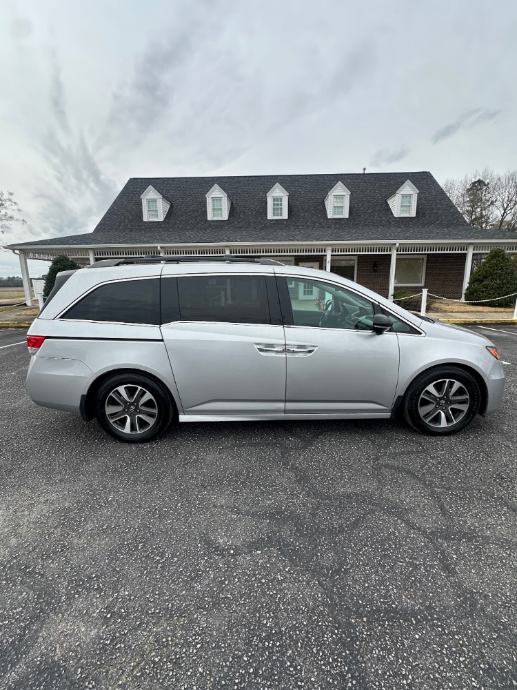 2014 Honda Odyssey Touring's photo