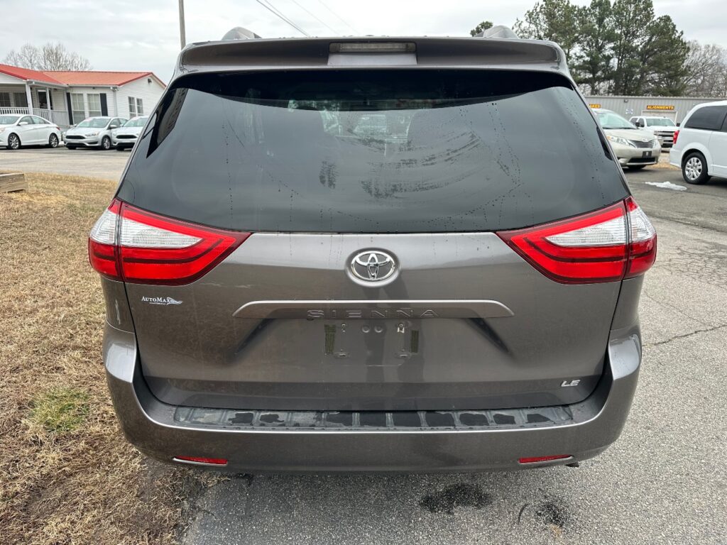 2017 Toyota Sienna LE