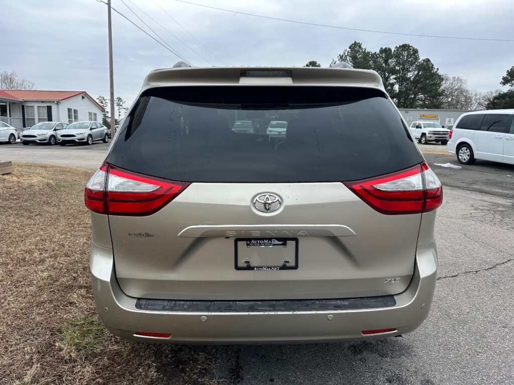 2017 Toyota Sienna XLE