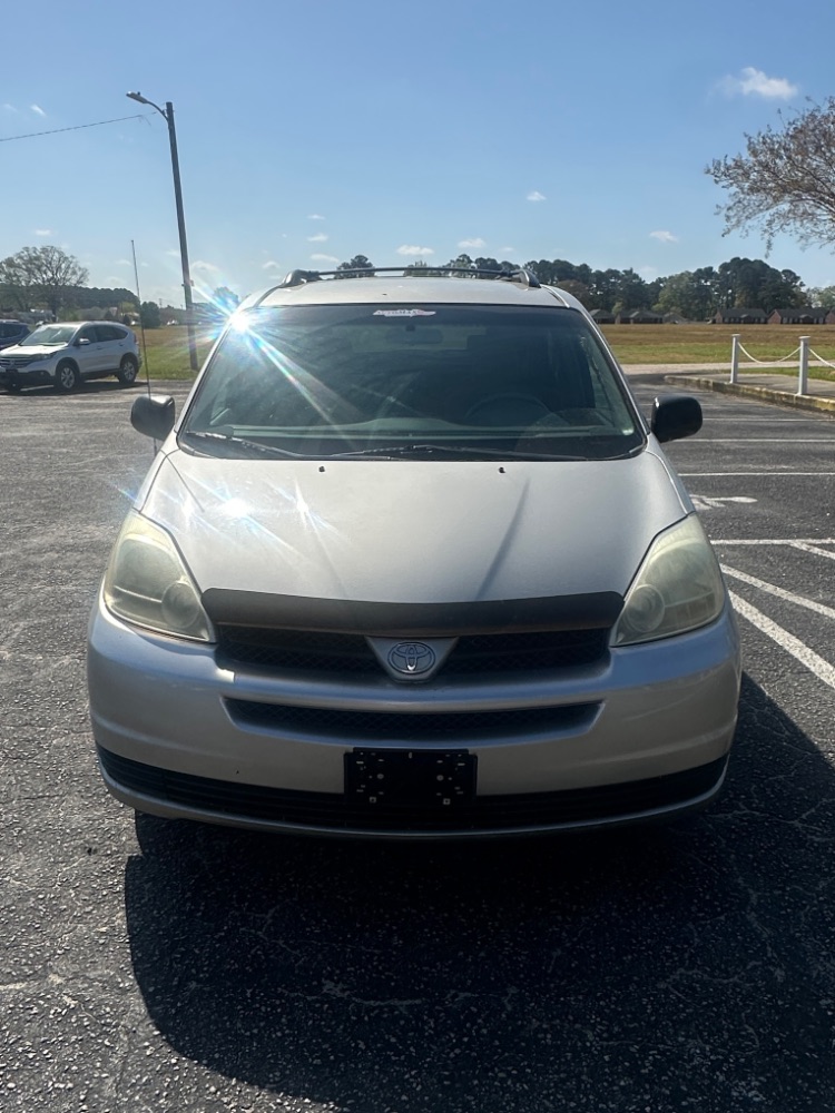 2005 TOYOTA SIENNA LE