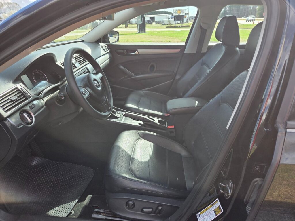 2013 Volkswagen Passat 2.5L Wolfsburg Edition