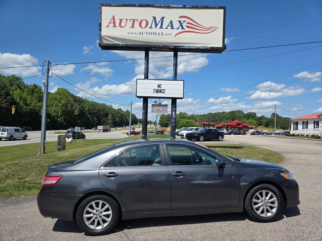 2011 Toyota Camry 2.5 Auto XLE's photo