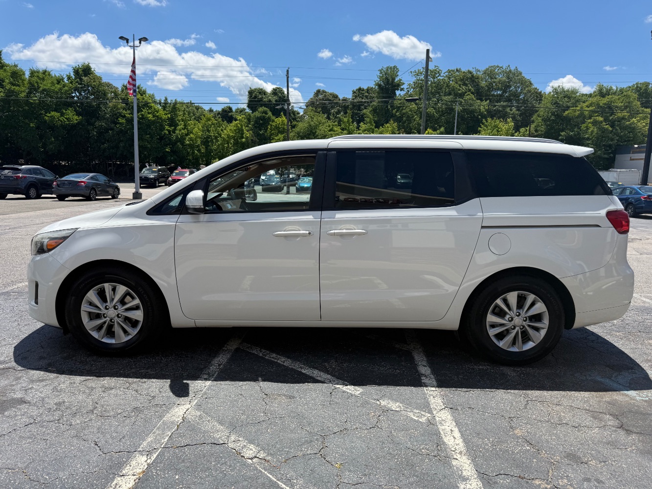 2016 Kia Sedona LX's photo
