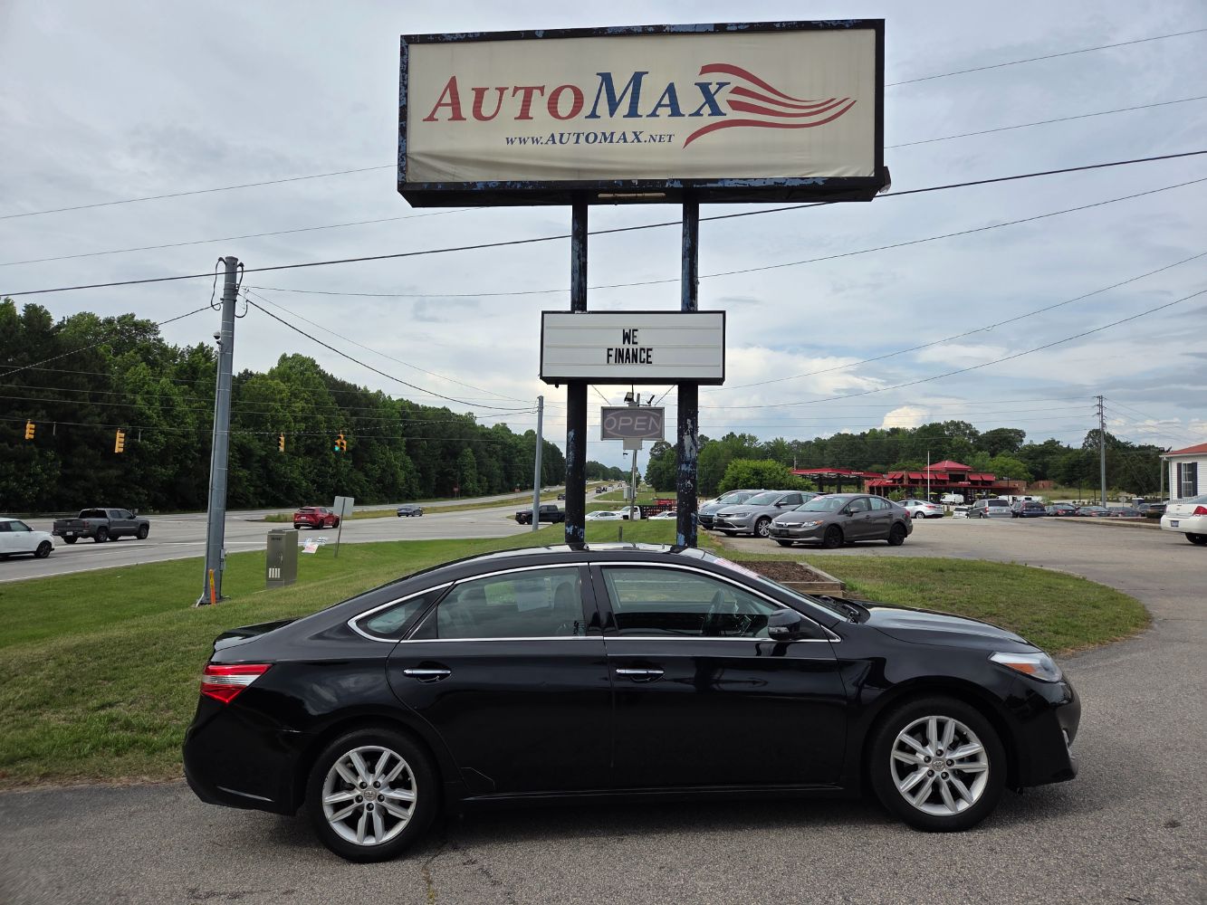 2013 Toyota Avalon XLE Premium's photo