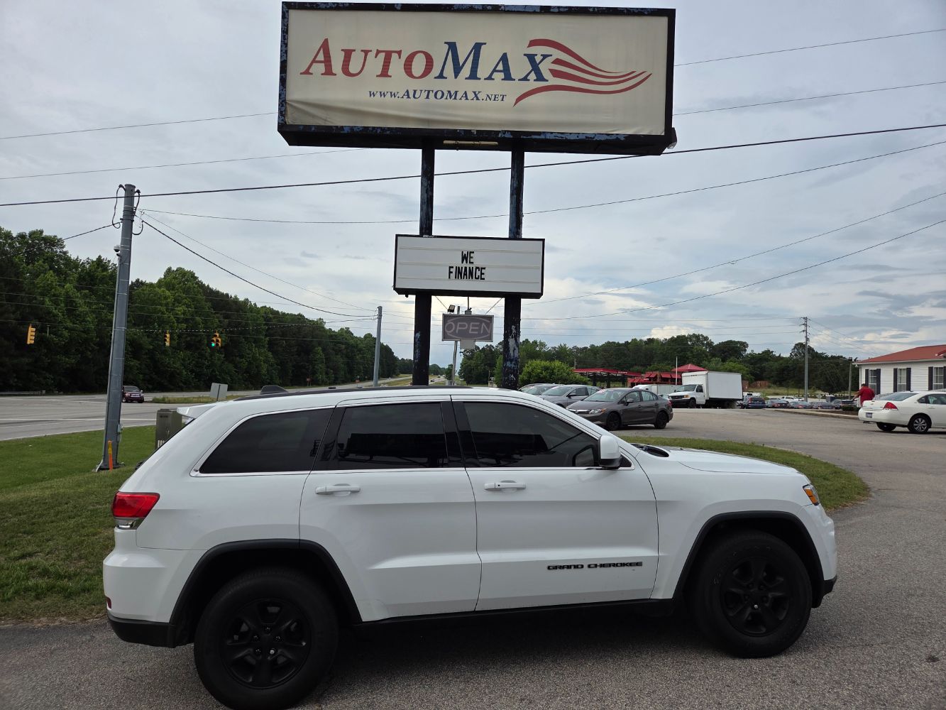 2017 Jeep Grand Cherokee Laredo's photo