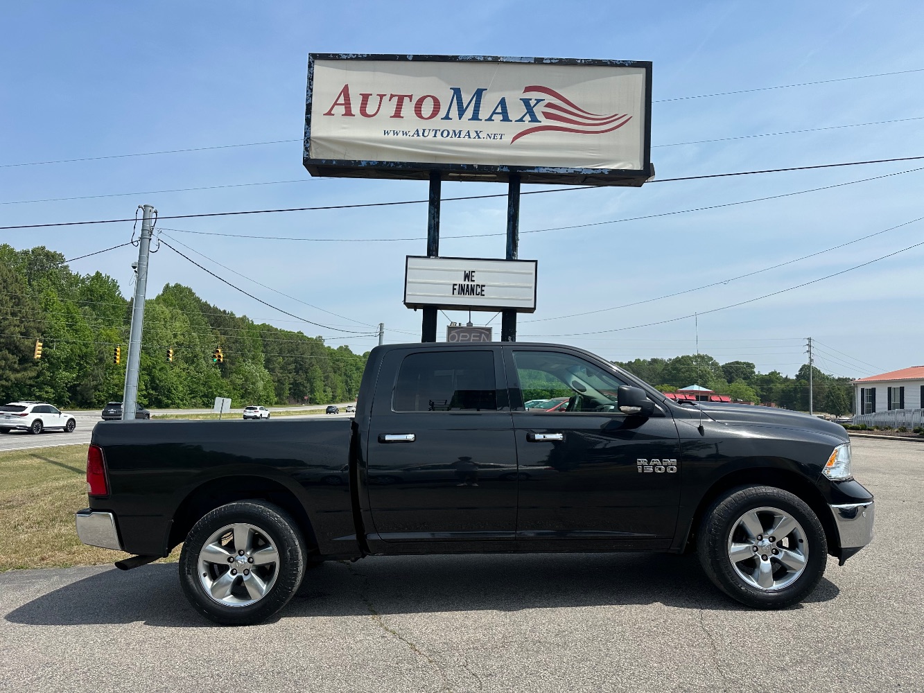 2017 RAM 1500 Big Horn 4x4 Crew Cab 5'7's photo