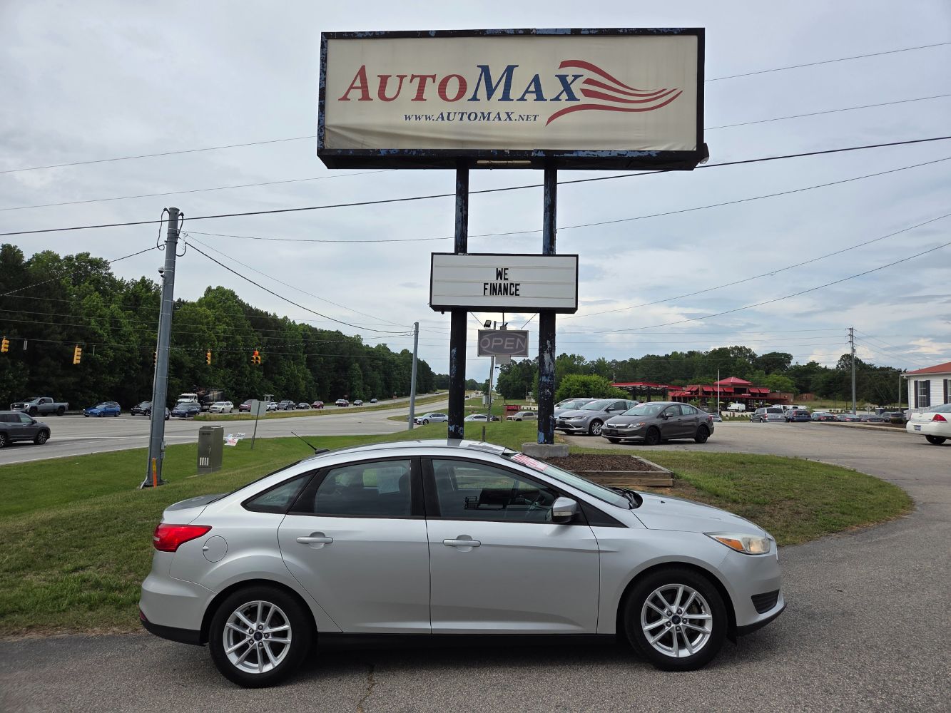 2015 Ford Focus Sedan SE's photo