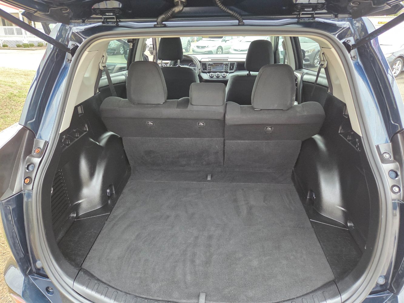 2018 Toyota RAV4 LE - Photo 14