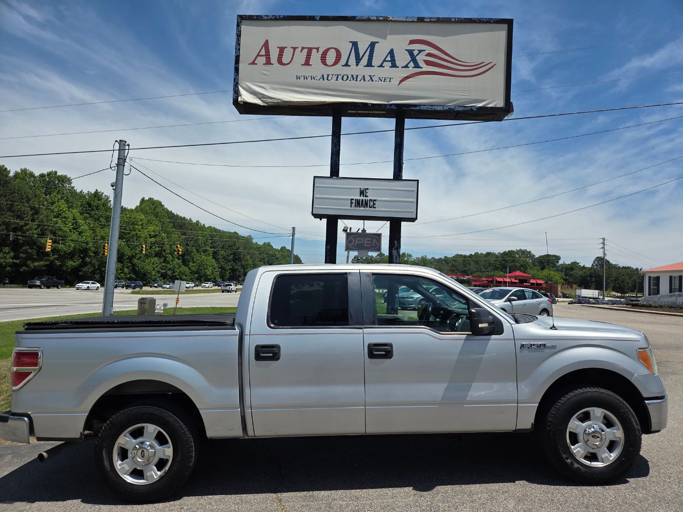 2014 Ford F-150 XLT SuperCrew 145-in's photo