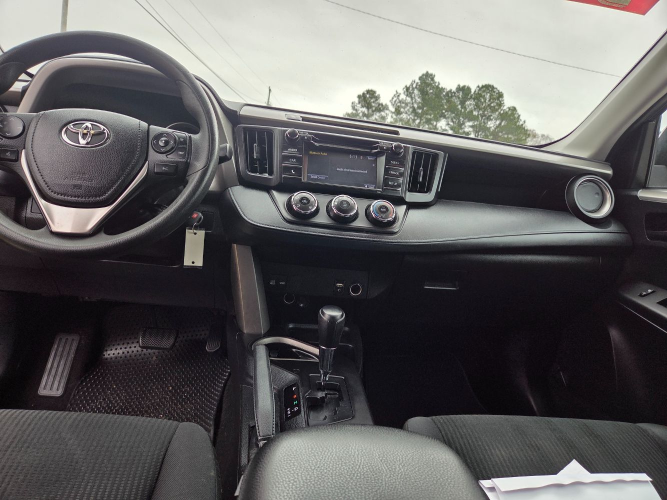 2018 Toyota RAV4 LE - Photo 11
