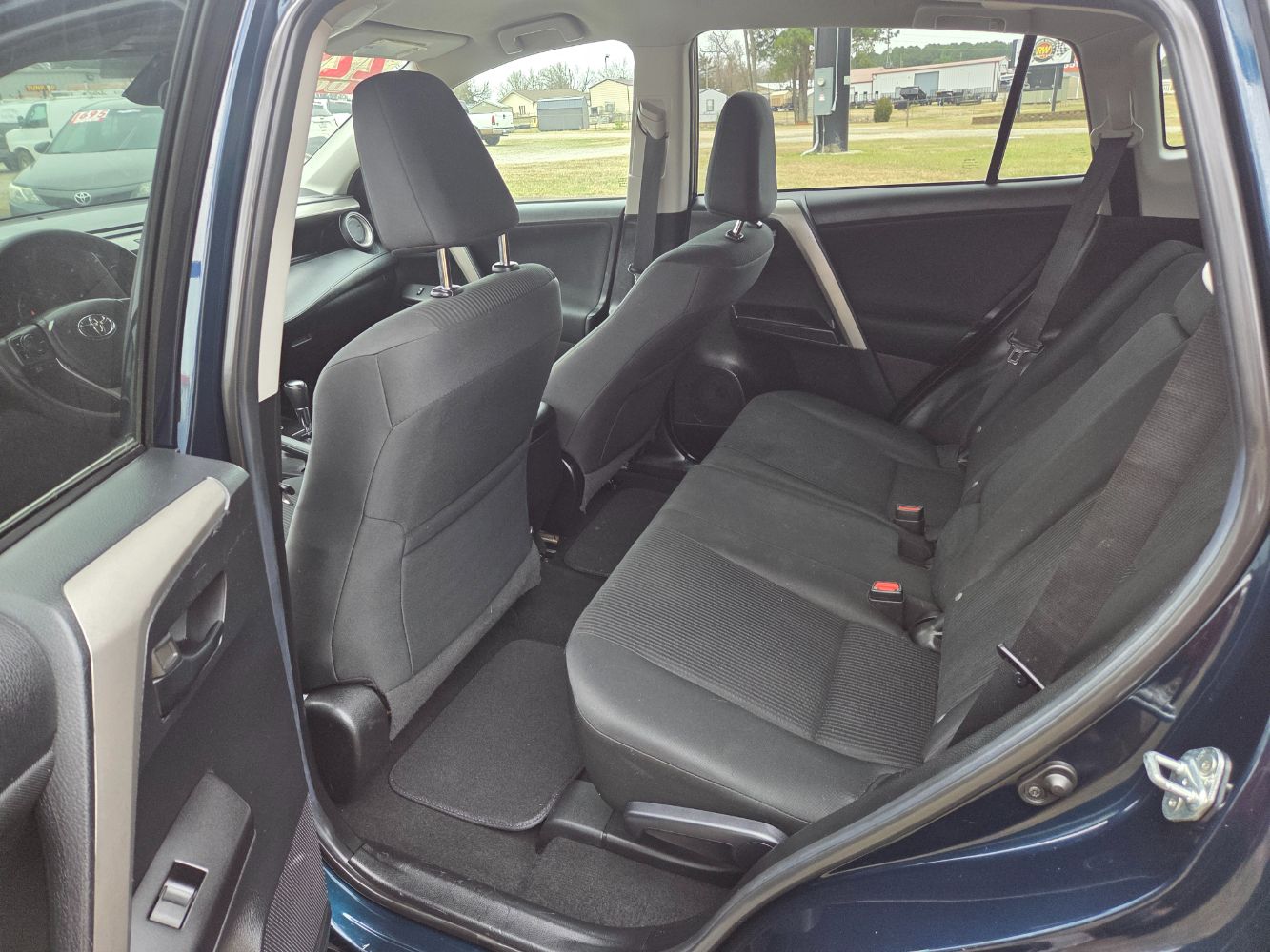 2018 Toyota RAV4 LE - Photo 13