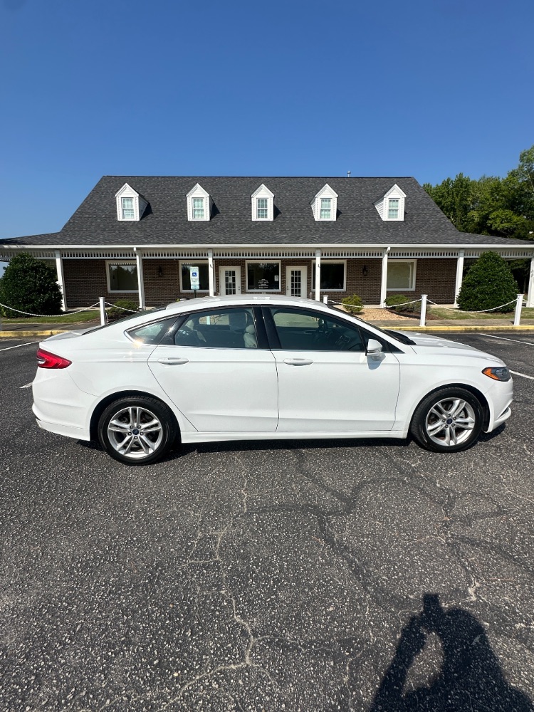 2018 Ford Fusion SE FWD's photo