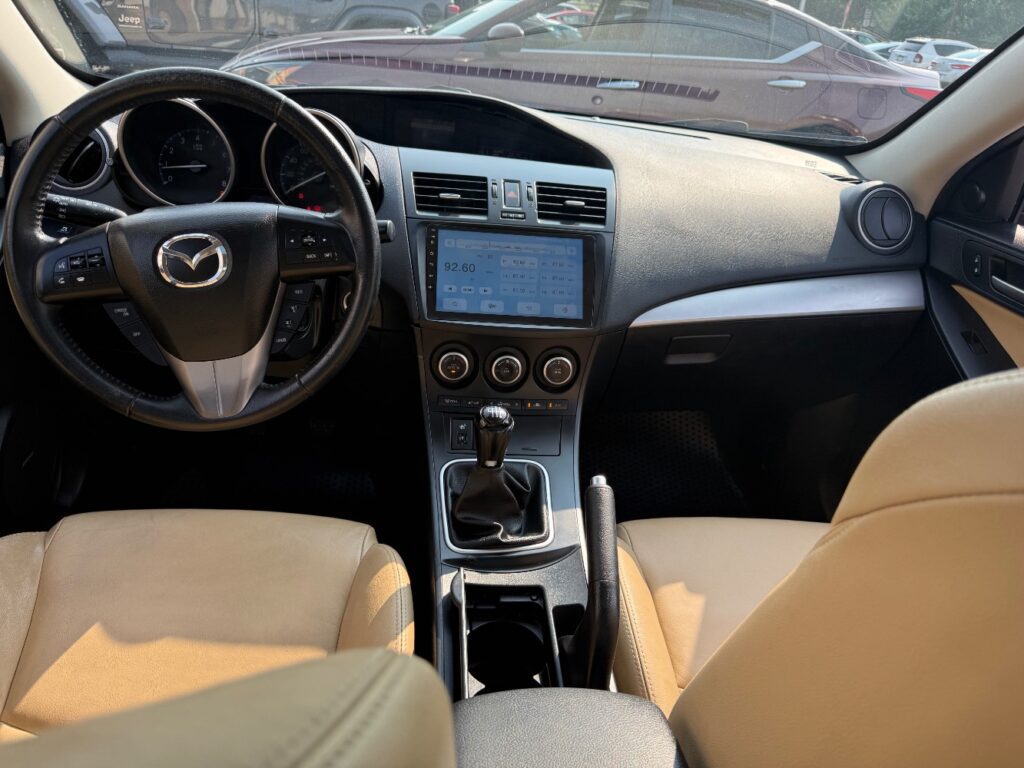 2013 Mazda Mazda3 i Grand Touring