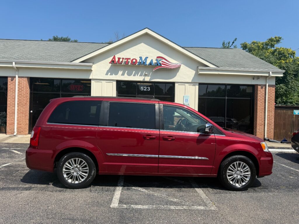 2015 Chrysler Town & Country Touring-L