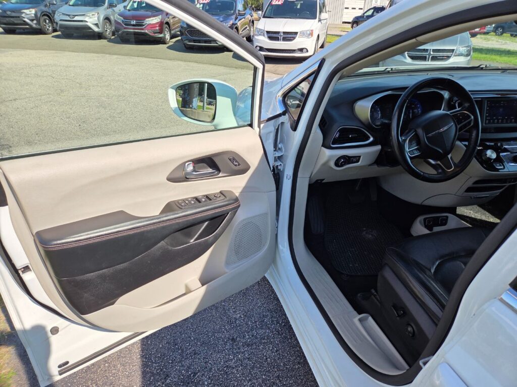 2020 Chrysler Pacifica Touring L
